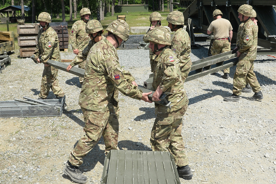 Soldiers from 75 Engineer Regiment