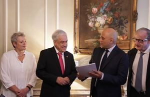 Presidente Sebastián Piñera recibe informe de Ministro de Salud Sajid Javid.