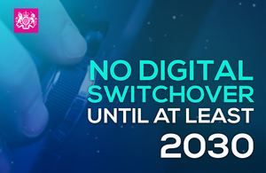 Изображение руки на переключателе с заголовком: Переход на цифровое вещание запрещен как минимум до 2030 года.