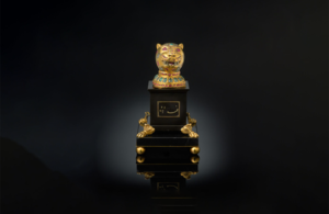An image showing a gold tiger's head throne finial