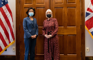 Государственный секретарь DCMS Надин Доррис и Джина Раймондо, министр торговли США, в Вашингтоне, округ Колумбия