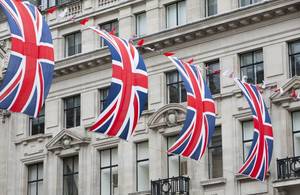 Флаги для юбилея королевы бриллиантов в Лондоне, Великобритания.