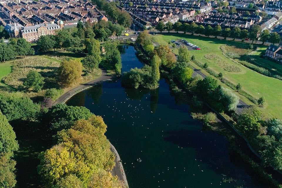 The image shows the lake at Albert Park. 