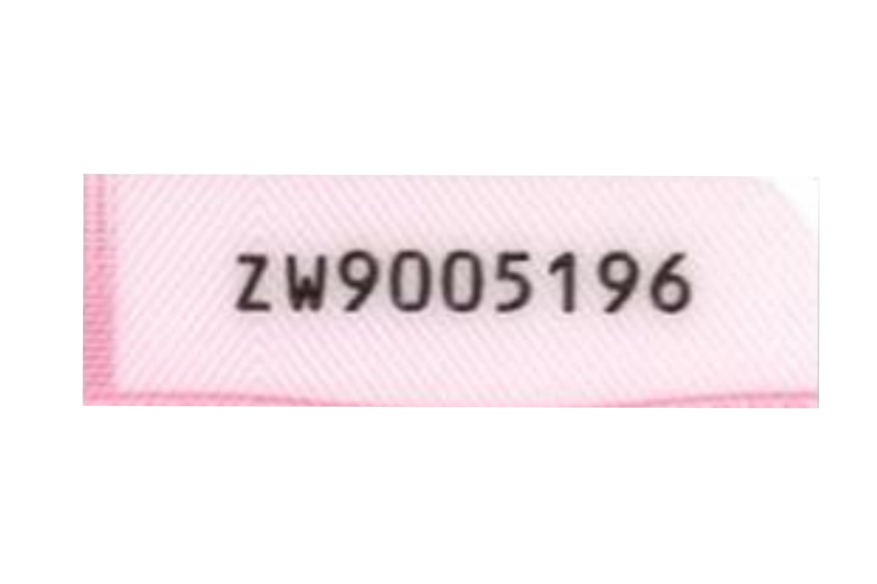 Номер разрешения (ZW9005196) крупным планом, видимый на BRP.