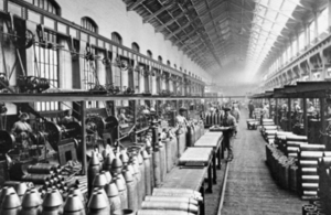 Women working in a factory in the First World War