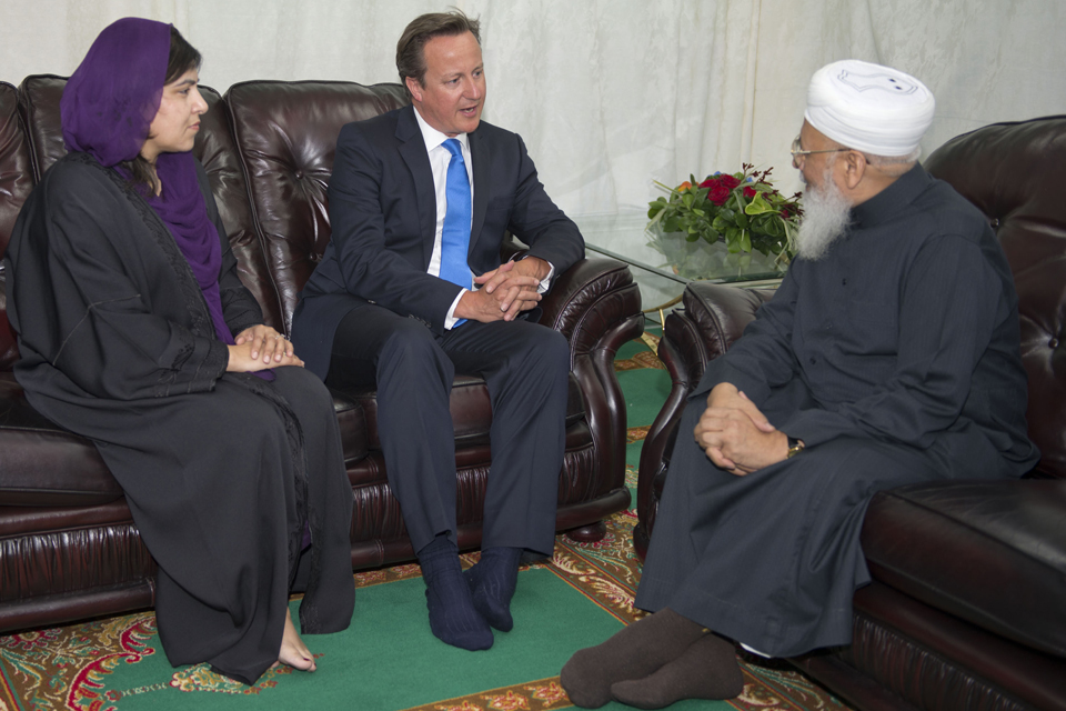 David Cameron visits North Manchester Jamia Mosque ahead of Eid 2013