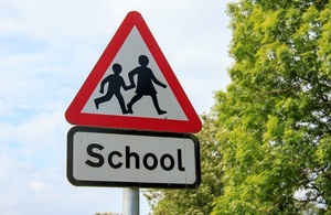 Знак остановки школы