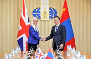 Министр Миллинг и заместитель министра иностранных дел Монголии Мункин.