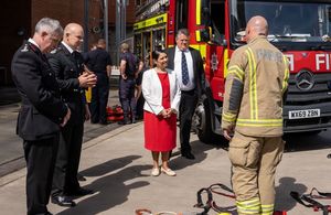 Энди Роу, комиссар лондонской пожарной охраны Джонатан Смит, помощник комиссара по пожарным частям при министре внутренних дел лондонской пожарной охраны лорд Гринхал, министр пожарной охраны