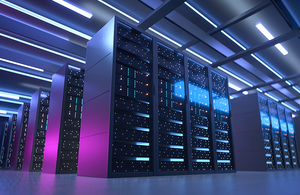 Изображение сервера в центре обработки данных в Великобритании.