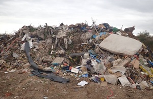 Большая куча мусора на территории Кроуленда