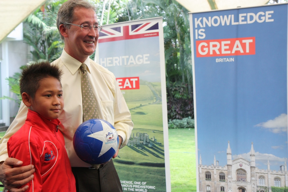 The team captain Saddam with British Ambassador Mark Canning