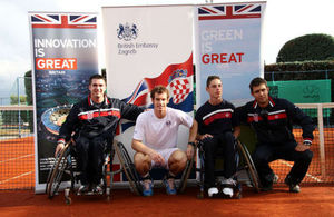 Andy Murray with Croatian wheelchair tennis players Ninoslav Krsnik and Antonio Arambašić and their coach Mate Novak