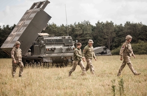 Ukrainian troops training in the UK to use MLRS