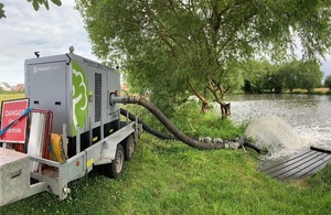Environment Agency deploying aeration equipment to increase oxygen levels in a stillwater fishery in Worcestershire.