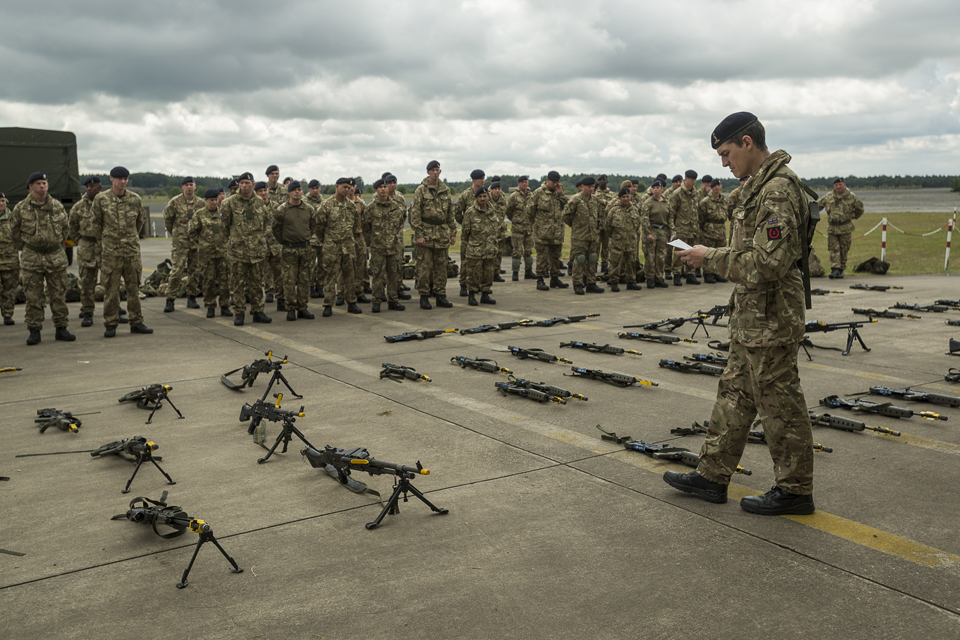 Reservist and regular soldiers training together in Germany