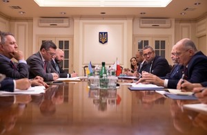 Foreign Secretary James Cleverly alongside Polish Foreign Minister, Zbigniew Rau, and Ukrainian Foreign Minister Dmytro Kuleba.
