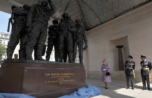 The Bomber Command Memorial, designed by Liam O'Connor, is built in Portland stone and features a 2.7-metre-high sculpture of seven aircrew in bronze