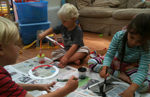 children painting