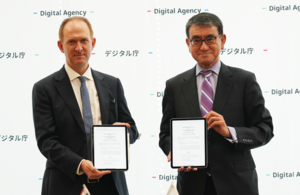 Photo of Government Digital Service CEO Tom Read and Japan's Digital Transformation Minister KONO Taro holding iPads..
