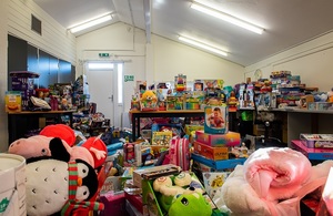 Изображение более 1600 игрушек, подаренных Уэст-Камбрии и Уоррингтону.