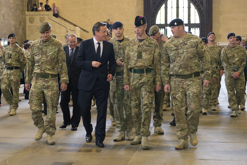 The Prime Minister with soldiers from 1st Mechanized Brigade