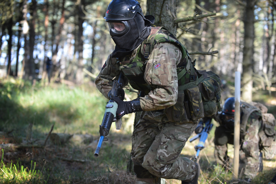 British Army reservists from 7 RIFLES taking part in a platoon attack