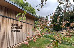 Музей был спроектирован так, чтобы вписаться в его естественную среду, используя преимущества существующего ручья и местных полевых цветов.
