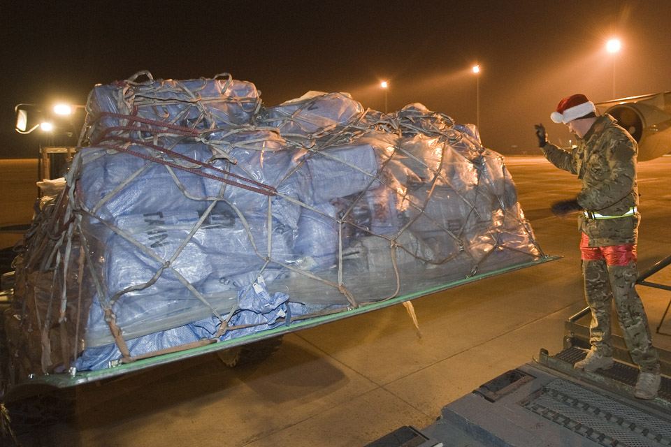 Service personnel unload aircraft