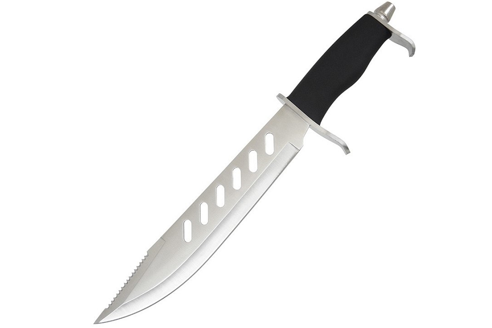 «Фэнтезийный охотничий нож» длиной 38 см / 15 дюймов. Лезвие с несколькими отверстиями, зазубренными вдоль одной кромки на конце.