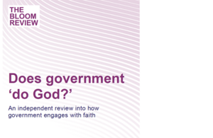 обложка отчета: «Делает ли правительство Бога?»  Независимый обзор того, как правительство взаимодействует с верой.