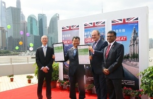 Edward Davey takes part in Shanghai ‘GREEN is GREAT’ activity.