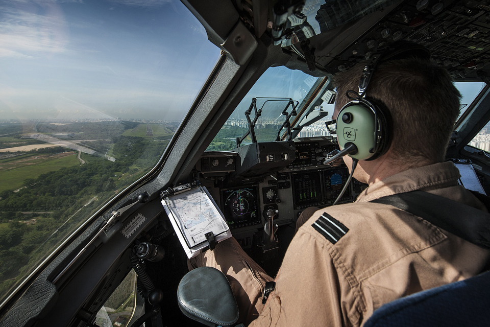 The C-17 prepares to touch down in Singapore 