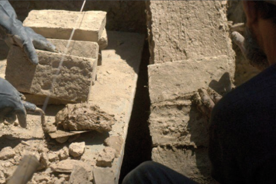 Afghan workers using traditional construction techniques