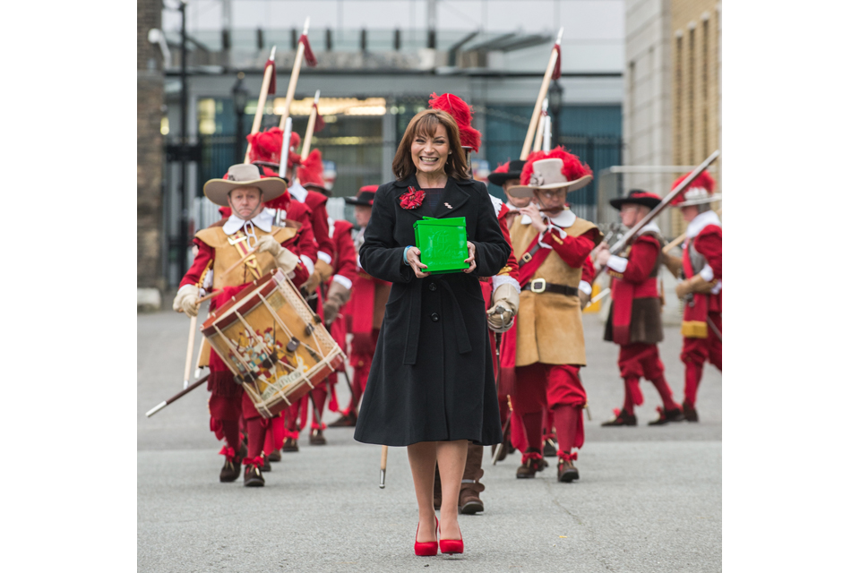 Lorraine Kelly with the Pikemen and Musketeers of the Honourable Artillery Company 