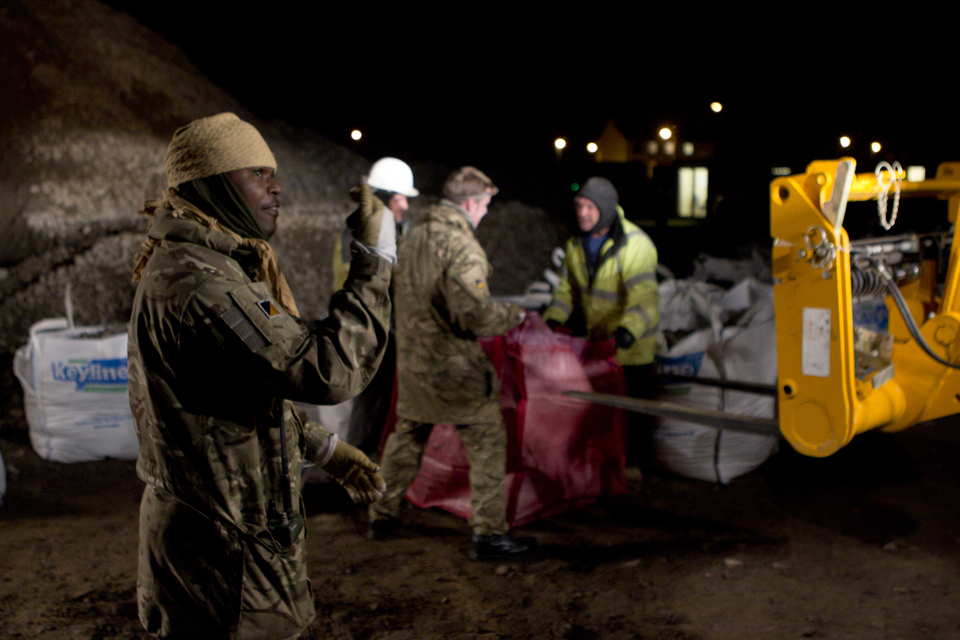 Filling bags of aggregate