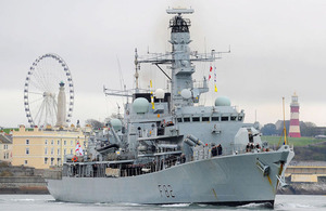 HMS Somerset sails past Plymouth Hoe