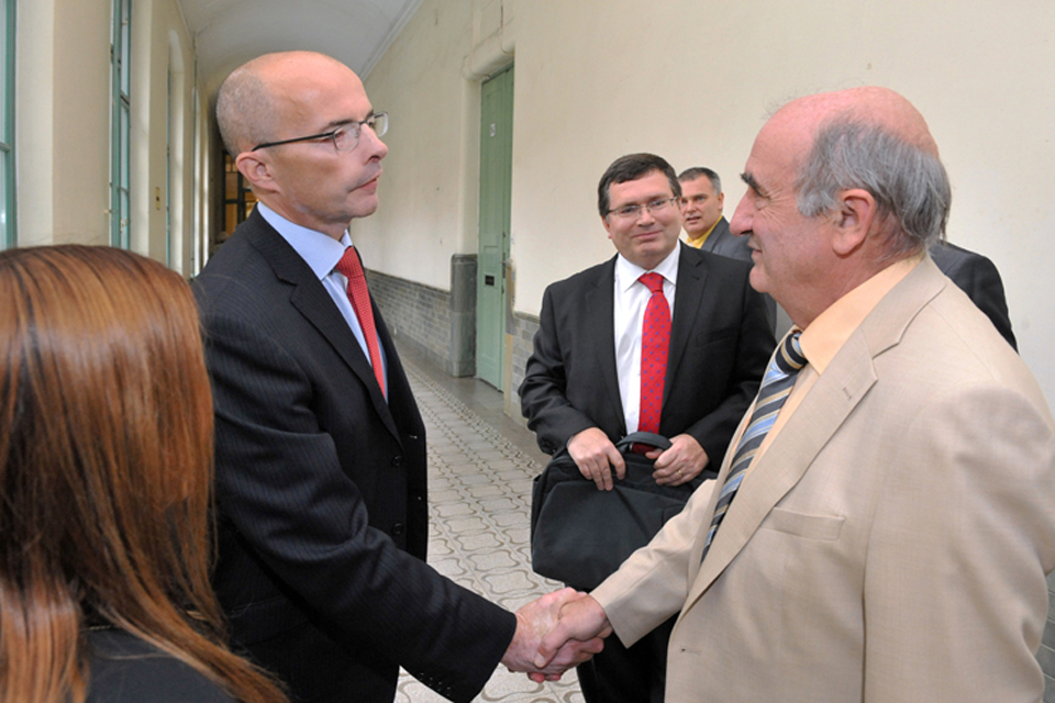 British Ambassador Jonathan Knott (left), Professor Richard Williams (middle) and Laszlo Vajta, Budapest Technical University Faculty of Electrical Engineering (right)