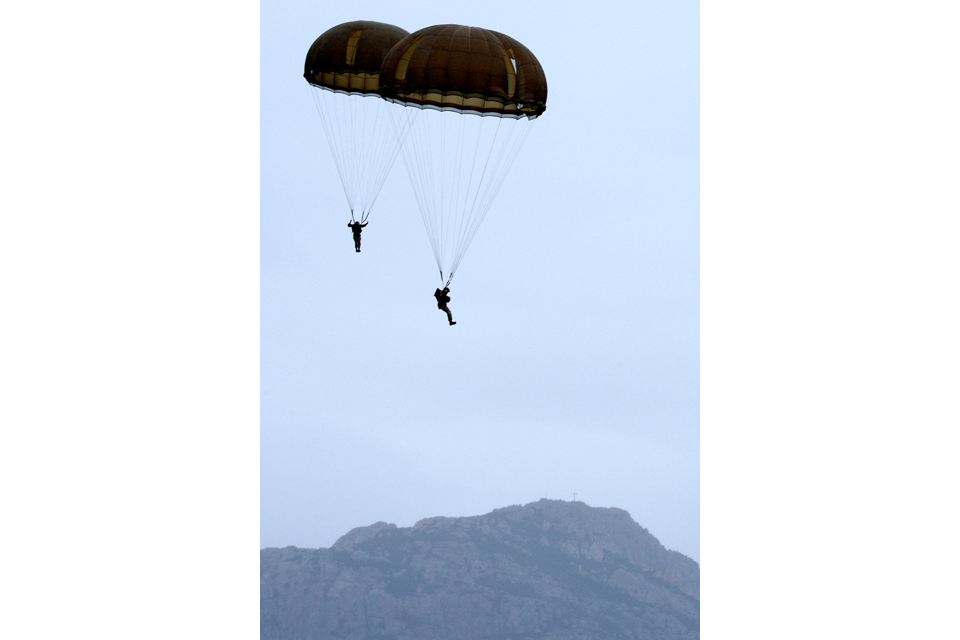 Paratroopers approaching the drop zone