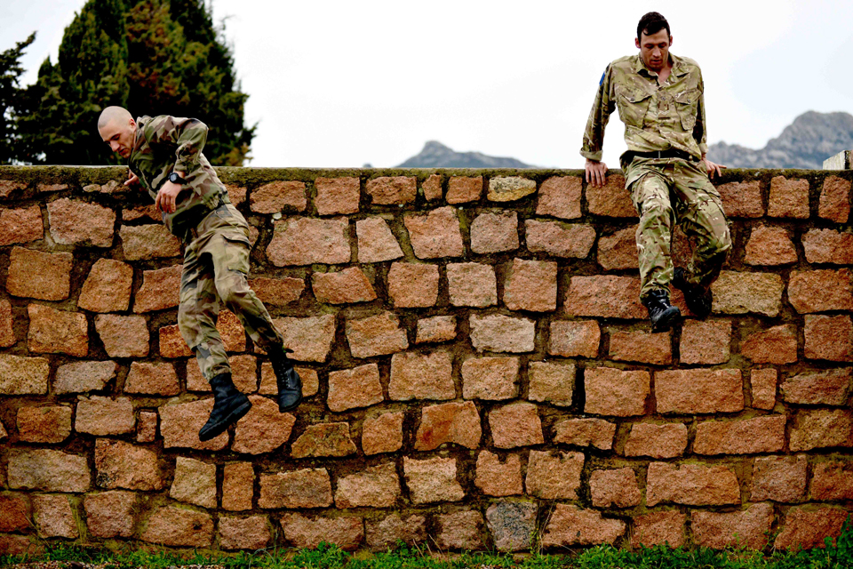 British and French paratroopers on an assault course