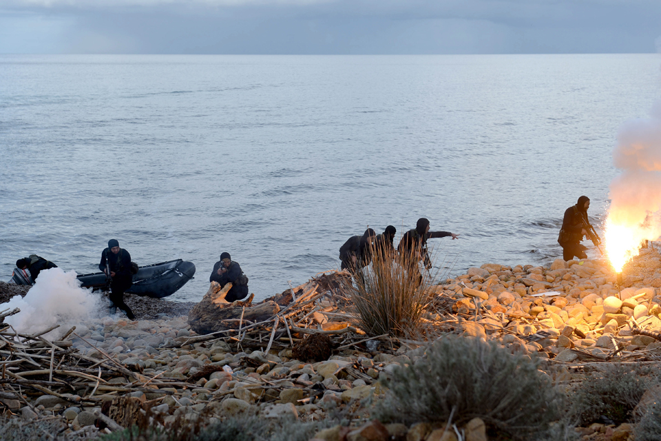 French paratroopers practise a beach assault