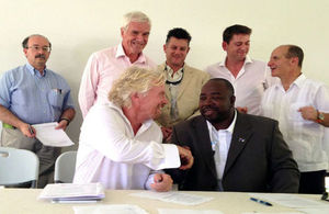 (Front LtR) Sir Richard Branson; Hon. George Lightbourne, Minister for Government Support Services, TCI. (Rear LtR): Amory Lovins CEO and Chief Scientist Rocky Mountain Institute; His Excellency Peter Beckingham Governor of TCI; Séamus Day - Sand Dollar