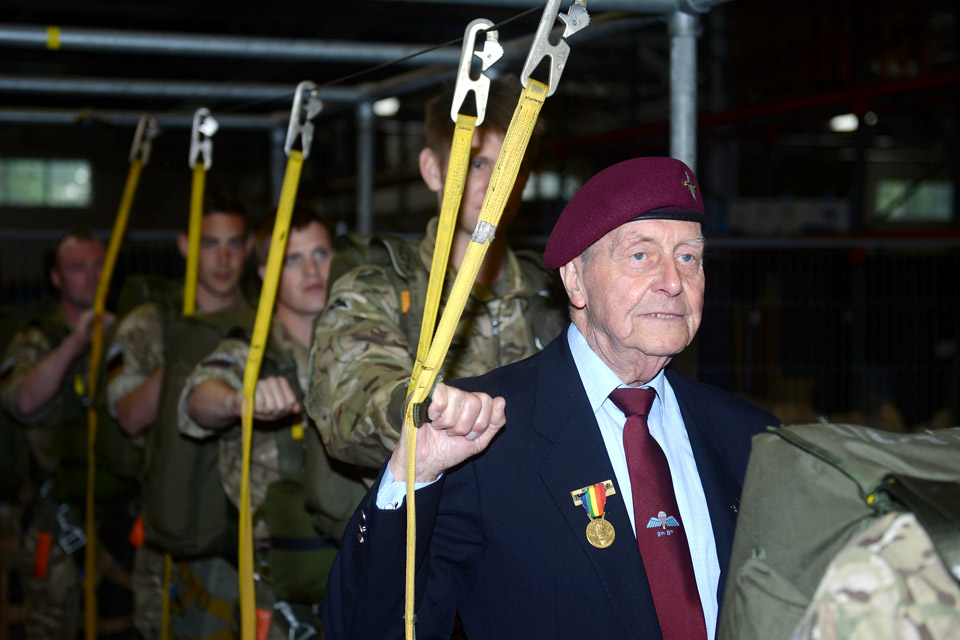 D-Day veteran Jeff Pattinson with present-day paratroopers