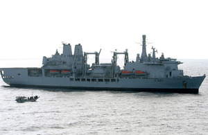 RFA Fort Victoria alongside the dhow that was found to have 13 Somali pirates on board