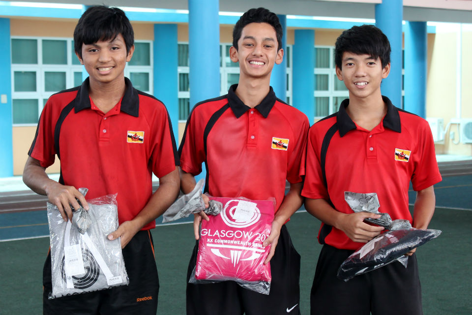 First place winners Abdul Azlan, Muhammad Ammar Safwan and Muhammad Hakeem with Glasgow 2014 jumpers