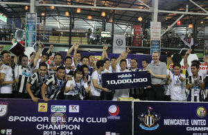 Ambassador Philip Malone presents trophy to Lao BPL Fan club League winners, Lao Newcastle United Fan club team in Vientiane on Sunday. [Photo by British Embassy Vientiane]