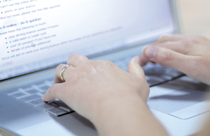 2 hands on the keyboard of a laptop