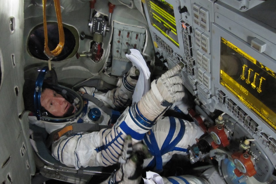 Timothy Peake training in Soyuz simulator.