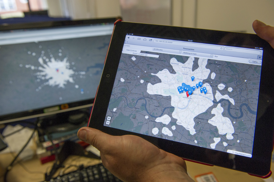 iGeolise data application for measuring distances in time