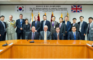 The members of the UK/ROK Joint Committee headed by Head of UKTI DSO, Richard Paniguian and the DAPA Vice Minister, Kim Chul So.